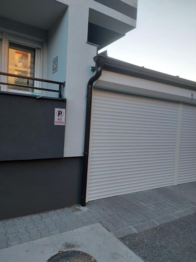 # Espresso 2 Apartman sa garazom Sremska Mitrovica Exterior foto